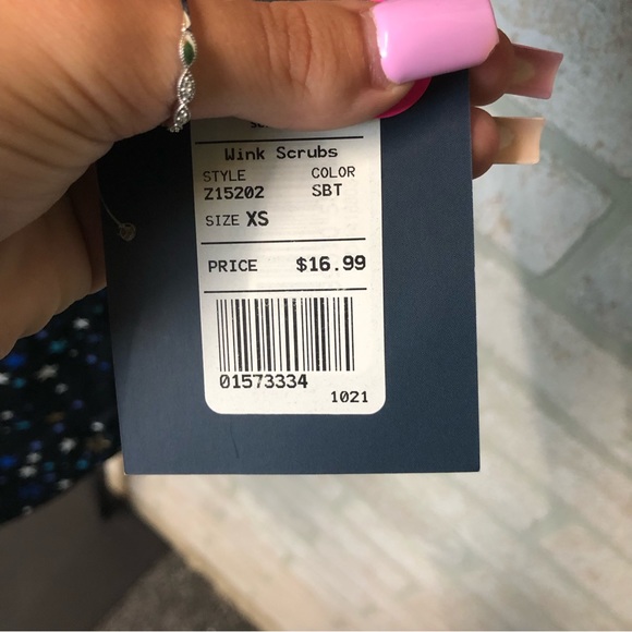 NWT Zoe+Chloe black Star Print short sleeve scrub top size XS - Picture 6 of 9